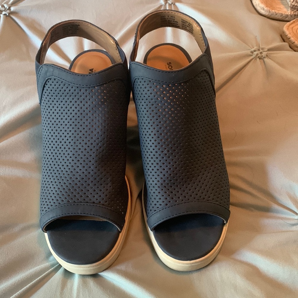 Woman’s platform sneaker sandal